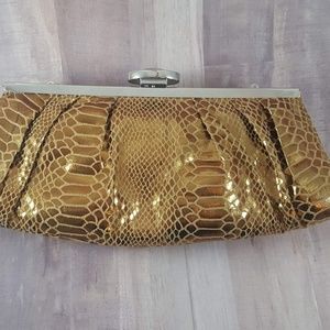 Daisy Fuentes Clutch